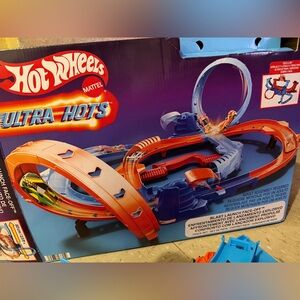 Hot wheels car racing set